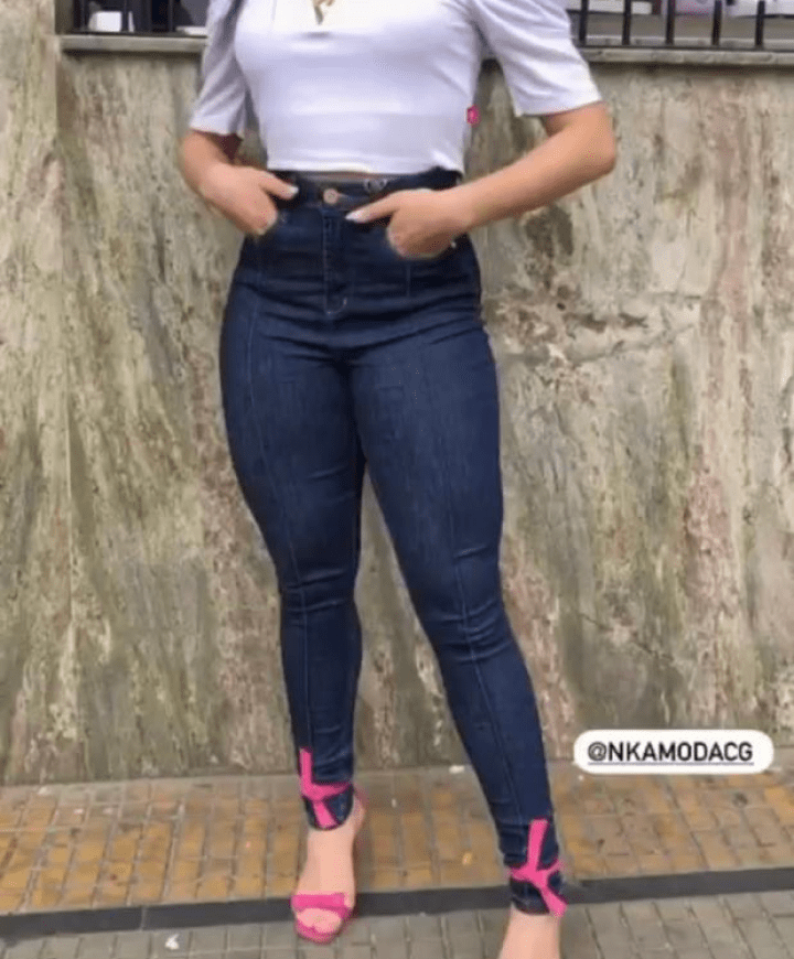 CALÇA BRYTCH COM LYCRA E NERVURA FRONTAL